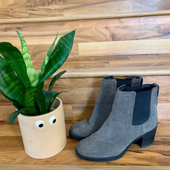 Sam Edelman Shoes - ✨2/$30 Sam Edelman Hanley Suede Chelsea Boot
